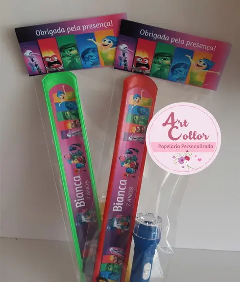 25 Kits Pulseira Bate Enrola + Mini Lanterna Divertidamente