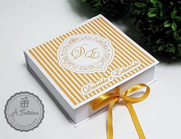 Caixa personalizada, convite para padrinhos, caixa para 9 Doces