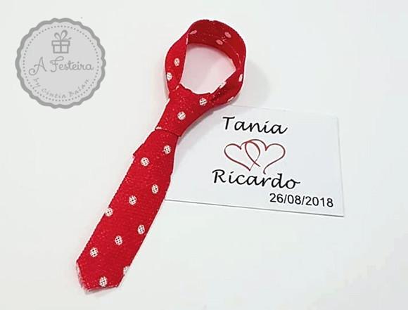 Mini Gravata com Imã e Tag Personalizado