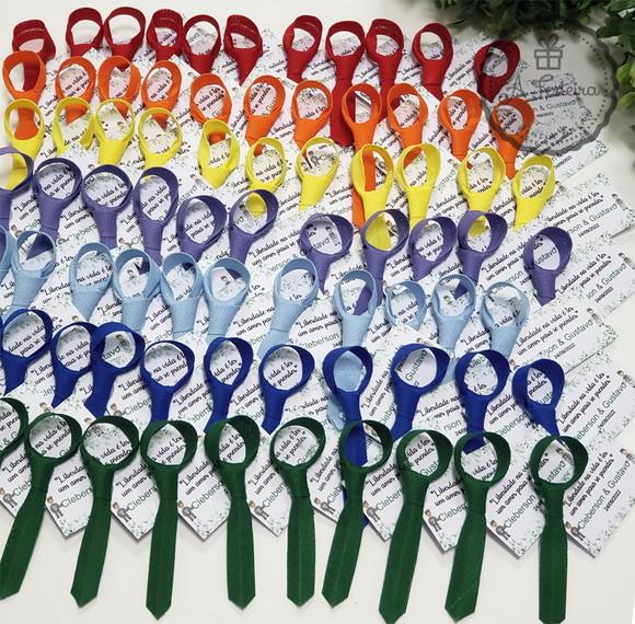 Mini Gravata Arco Iris com Tag Personalizado