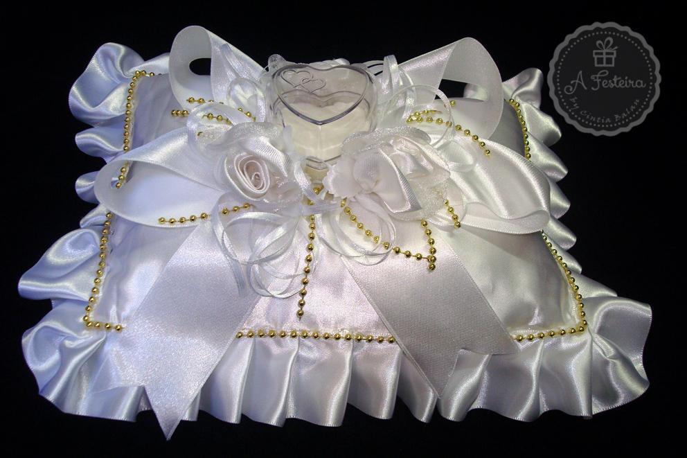 Almofadinha Porta Alianças Babado com Dourado