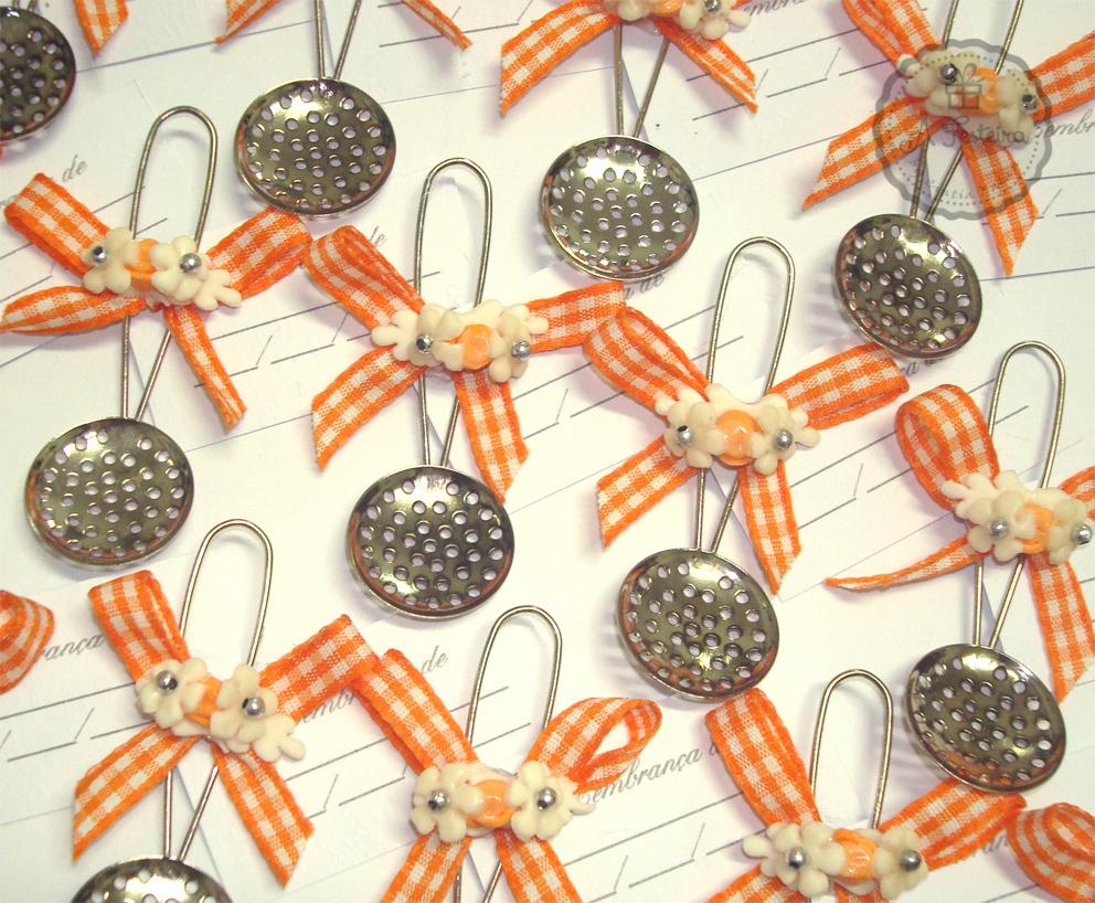 Escumadeira Prateada com Imã (laranja)