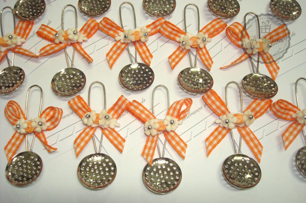 Escumadeira Prateada com Imã (laranja)