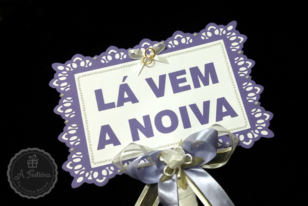 Placa Lá Vem a Nova Lilás
