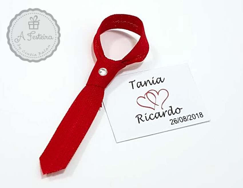 Mini Gravata com Imã, Strass e Tag