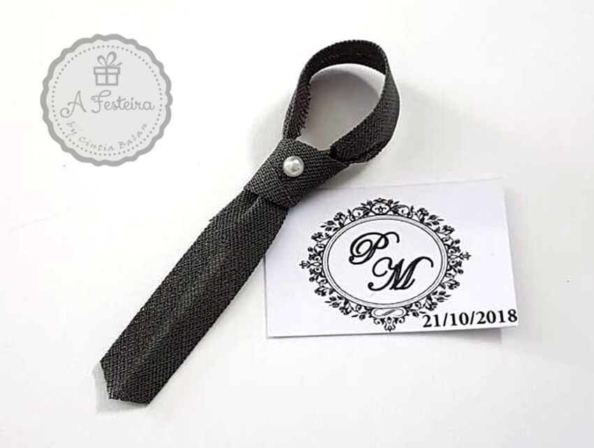Mini Gravata com Pérola, Imã e Tag Personalizado