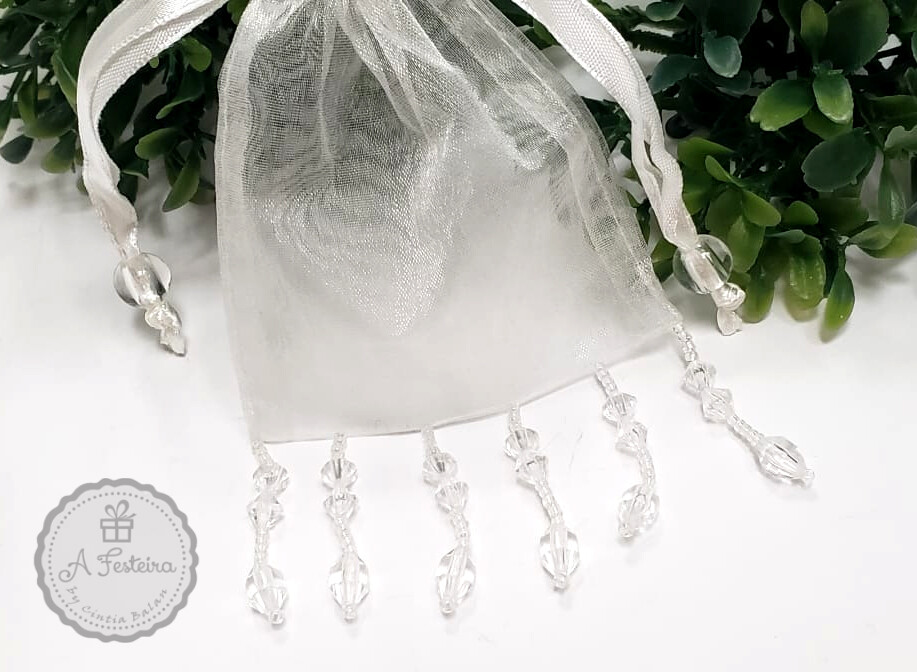 Kit com 40 saquinhos de organza com cristal