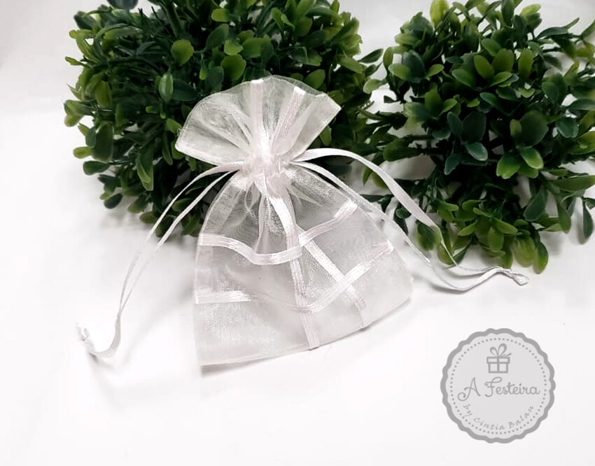 Kit com 50 saquinhos de organza