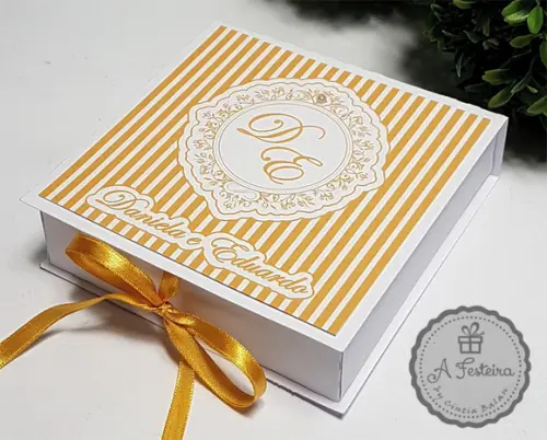 Caixa personalizada, convite para padrinhos, caixa para 9 Doces