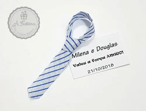Mini Gravata com Imã e Tag Personalizado