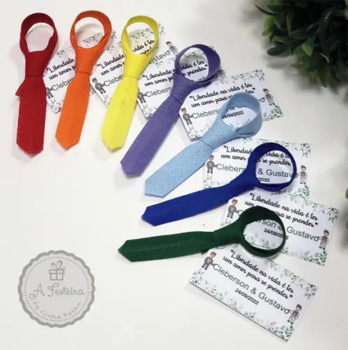 Mini Gravata Arco Iris com Tag Personalizado