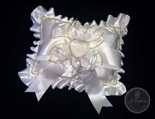 Almofadinha Porta Alianças Babado com Dourado