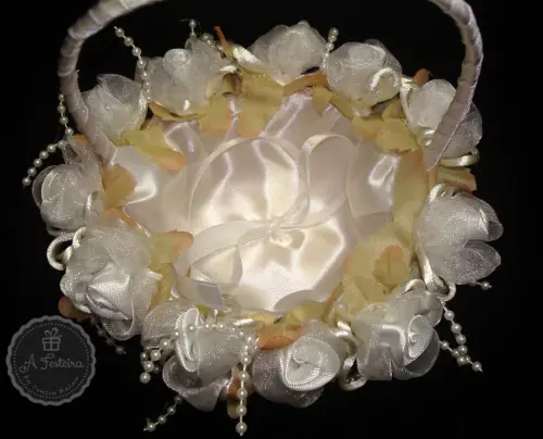 Cestinha Porta Alianças Flor Marfim