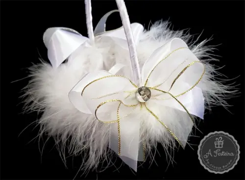 Cestinha Porta Alianças Plumas com Dourado