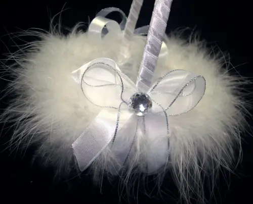 Cestinha Porta Alianças Plumas com Prateado