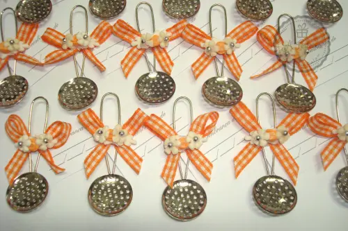 Escumadeira Prateada com Imã (laranja)