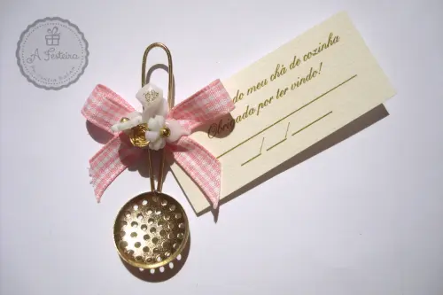 Escumadeira Dourada com Imã (rosa)