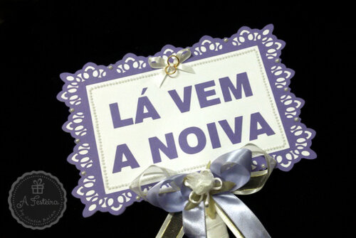 Placa Lá Vem a Nova Lilás