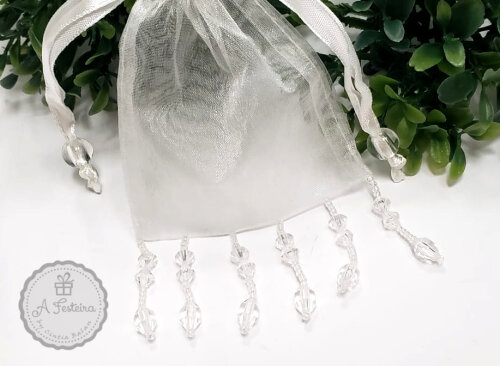 Kit com 40 saquinhos de organza com cristal