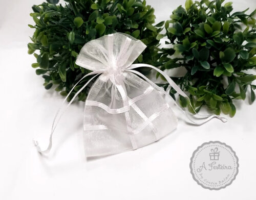 Kit com 50 saquinhos de organza