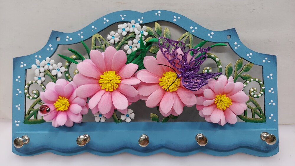 PORTA CHAVES FLORES ROSA E BORBOLETA, PORTA CHAVES COM MARGARIDAS