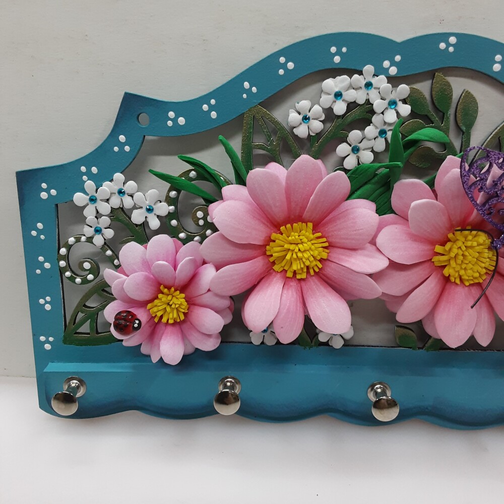 PORTA CHAVES FLORES ROSA E BORBOLETA, PORTA CHAVES COM MARGARIDAS