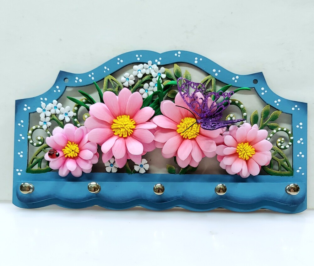 PORTA CHAVES FLORES ROSA E BORBOLETA, PORTA CHAVES COM MARGARIDAS