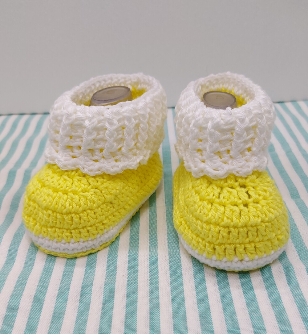 BOTINHA DE CROCHÊ PARA BEBÊ MODELO JULY 9CM, SAPATINHO DE CROCH