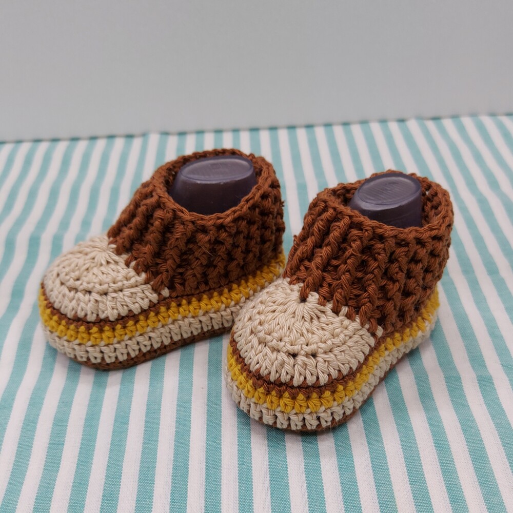 SAPATINHO DE CROCHÊ PARA BEBÊ MENINO - MODELO ARTHUR 9CM, SAPAT