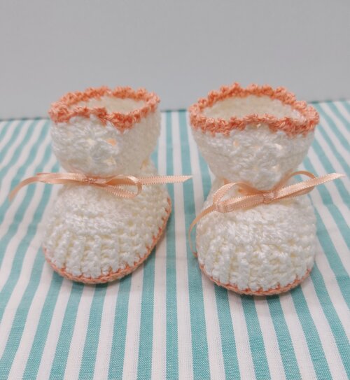 BOTINHA DE CROCHÊ - CLARA - 8cm