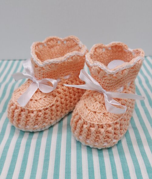 BOTINHA DE CROCHÊ - CLARA - 10cm