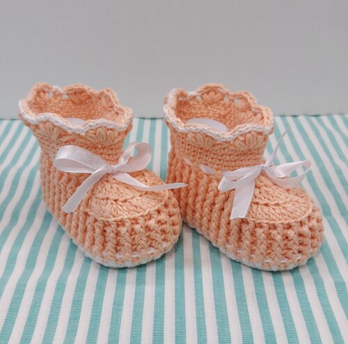 BOTINHA DE CROCHÊ - CLARA - 10cm