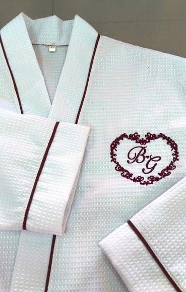 Roupão de Piquet Plus Size Bordado com Viés
