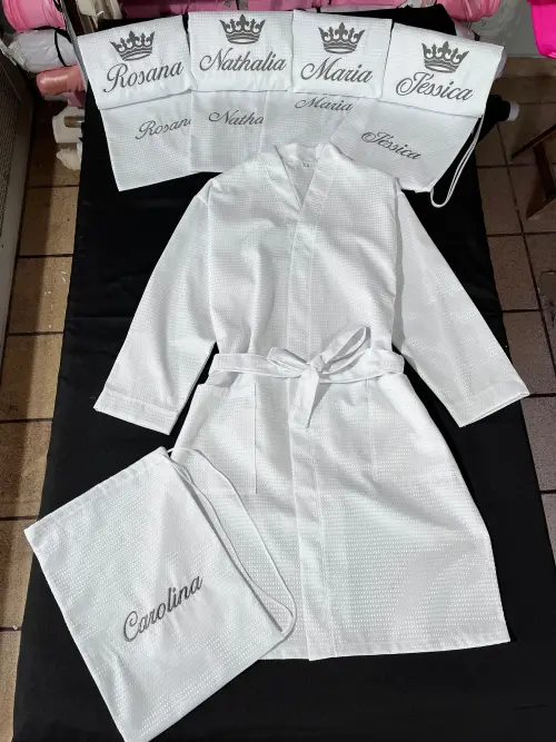 Kit Roupão de Piquet Bordados (1 Roupão + 1 Sacolinha)
