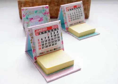 Brinde -mini Calendário com Post It 2026