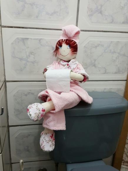 boneca porta papel higienico