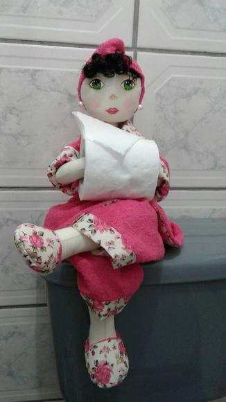 boneca porta papel higienico