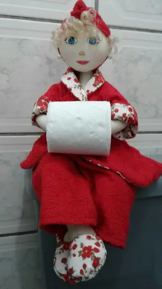 boneca porta papel higienico