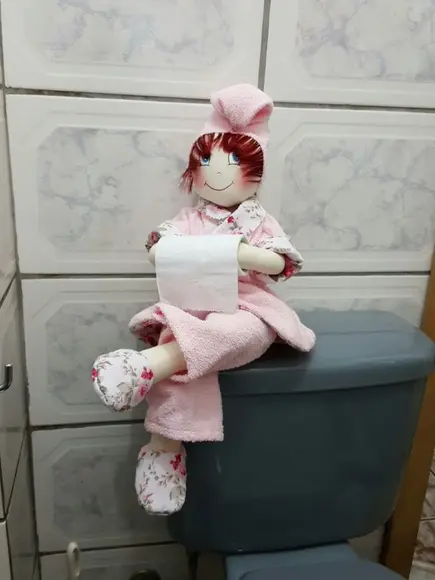 boneca porta papel higienico