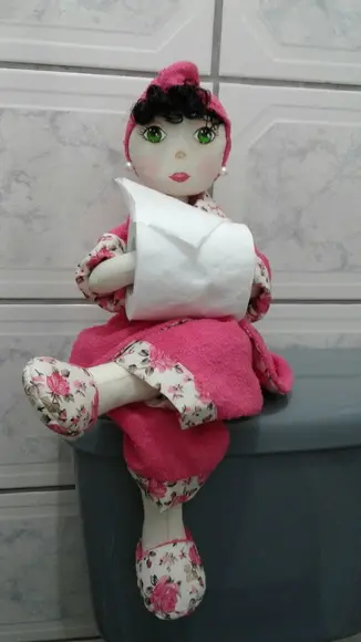 boneca porta papel higienico