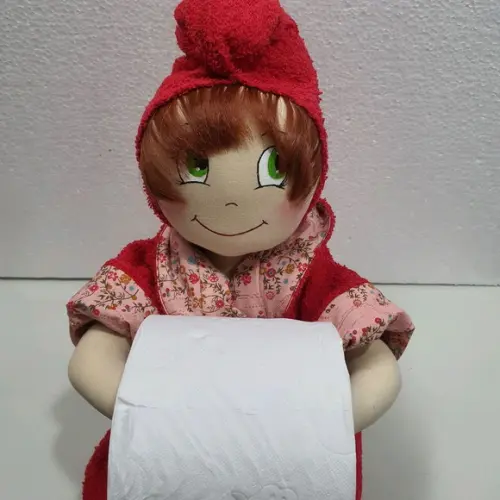 Boneca porta papel higienico