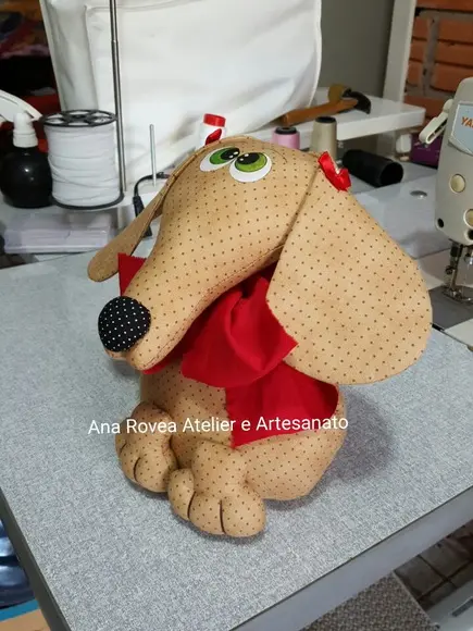 Cachorro peso de porta.