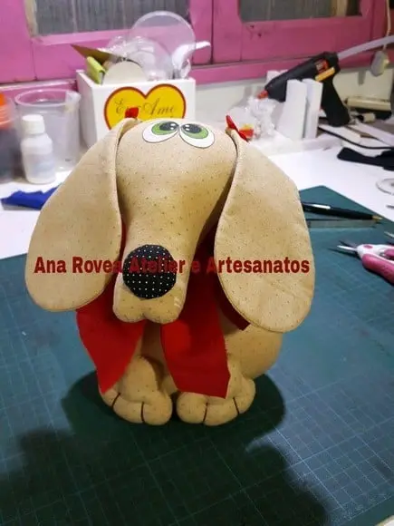 Cachorro peso de porta.
