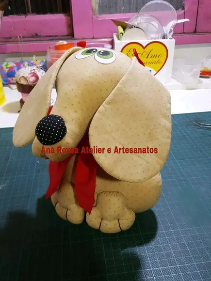 Cachorro peso de porta.