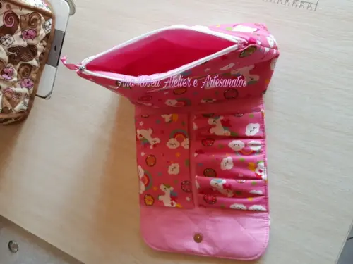 Porta maquiagem + porta pinceis.