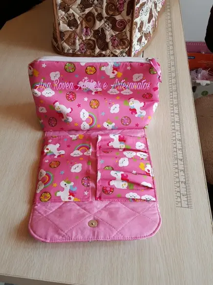 Porta maquiagem + porta pinceis.