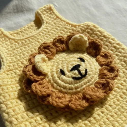 Conjunto Leãozinho Rei em Crochê