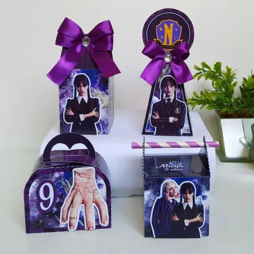 Kit 32 Personalizados Wandinha