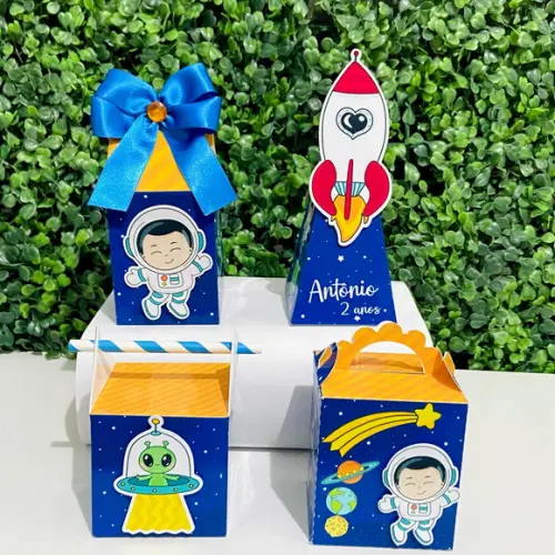 Kit Personalizados Astronauta/ Espaço ( 32 Peças)