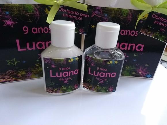 Álcool gel e hidratante na sacolinha